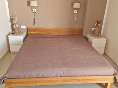 Massives Holzbett 180x200