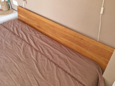 Massives Holzbett 180x200