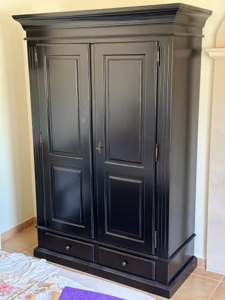 Massivholz Schrank schwarz