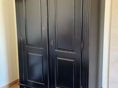 Massivholz Schrank schwarz