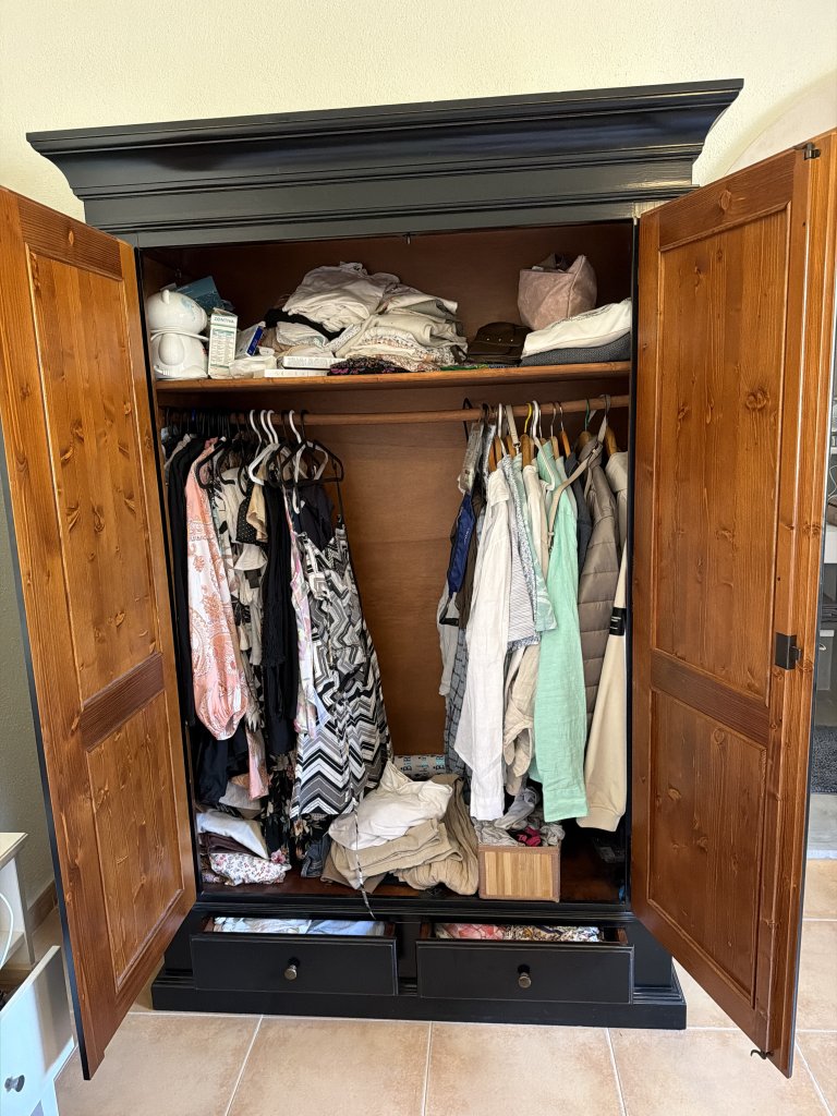 Massivholz Schrank schwarz