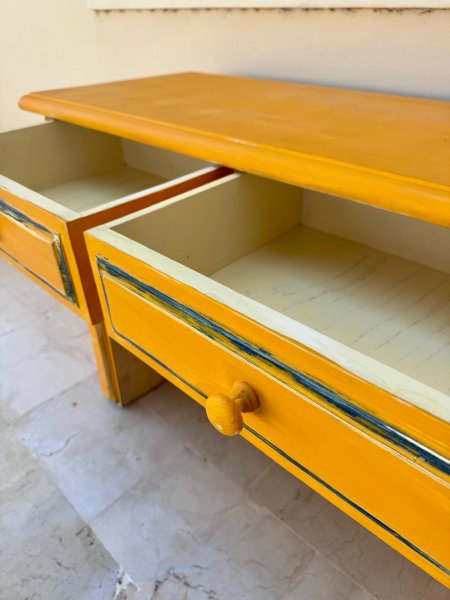 Massivholz-Schreibtisch / Konsolentisch in Orangegelb mit blau (Vintage / Shabby Chic)