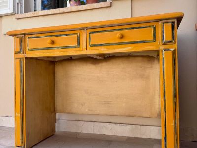Massivholz-Schreibtisch / Konsolentisch in Orangegelb mit blau (Vintage / Shabby Chic)