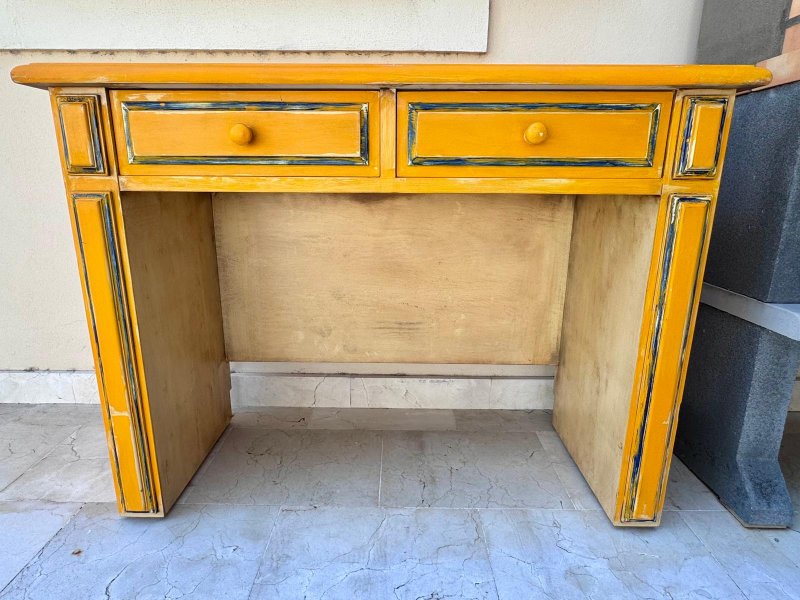 Massivholz-Schreibtisch / Konsolentisch in Orangegelb mit blau (Vintage / Shabby Chic)