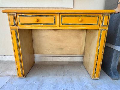 Massivholz-Schreibtisch / Konsolentisch in Orangegelb mit blau (Vintage / Shabby Chic)