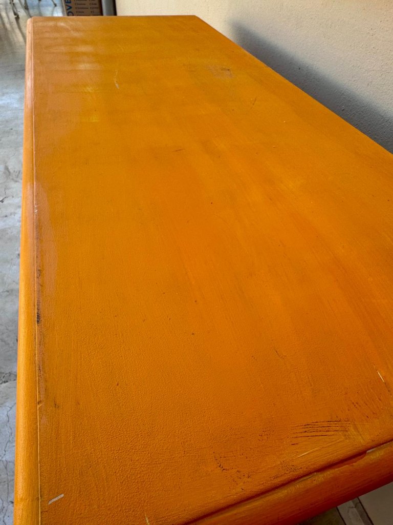 Massivholz-Schreibtisch / Konsolentisch in Orangegelb mit blau (Vintage / Shabby Chic)