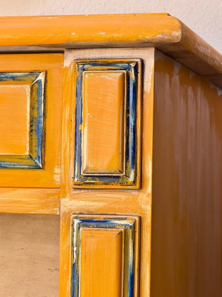 Massivholz-Schreibtisch / Konsolentisch in Orangegelb mit blau (Vintage / Shabby Chic)