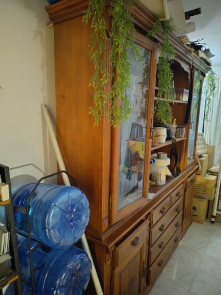 Massivholz Wohnzimmerschrank / Vitrine – sehr groß – zweiteilig