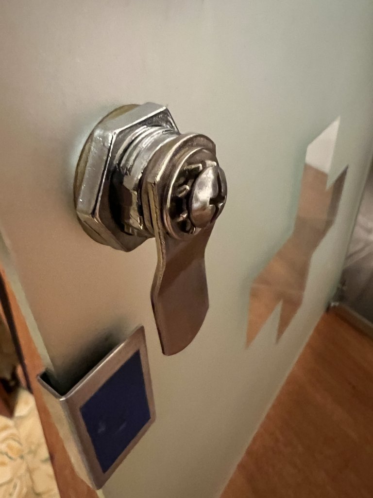 Medizin Schrank