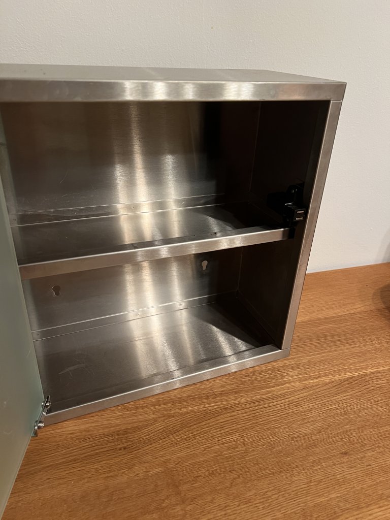 Medizin Schrank