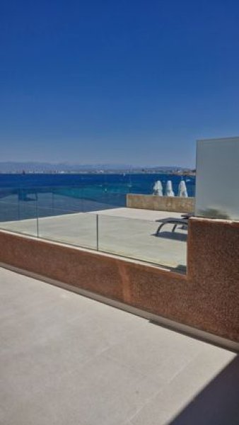 Sea-view apartment