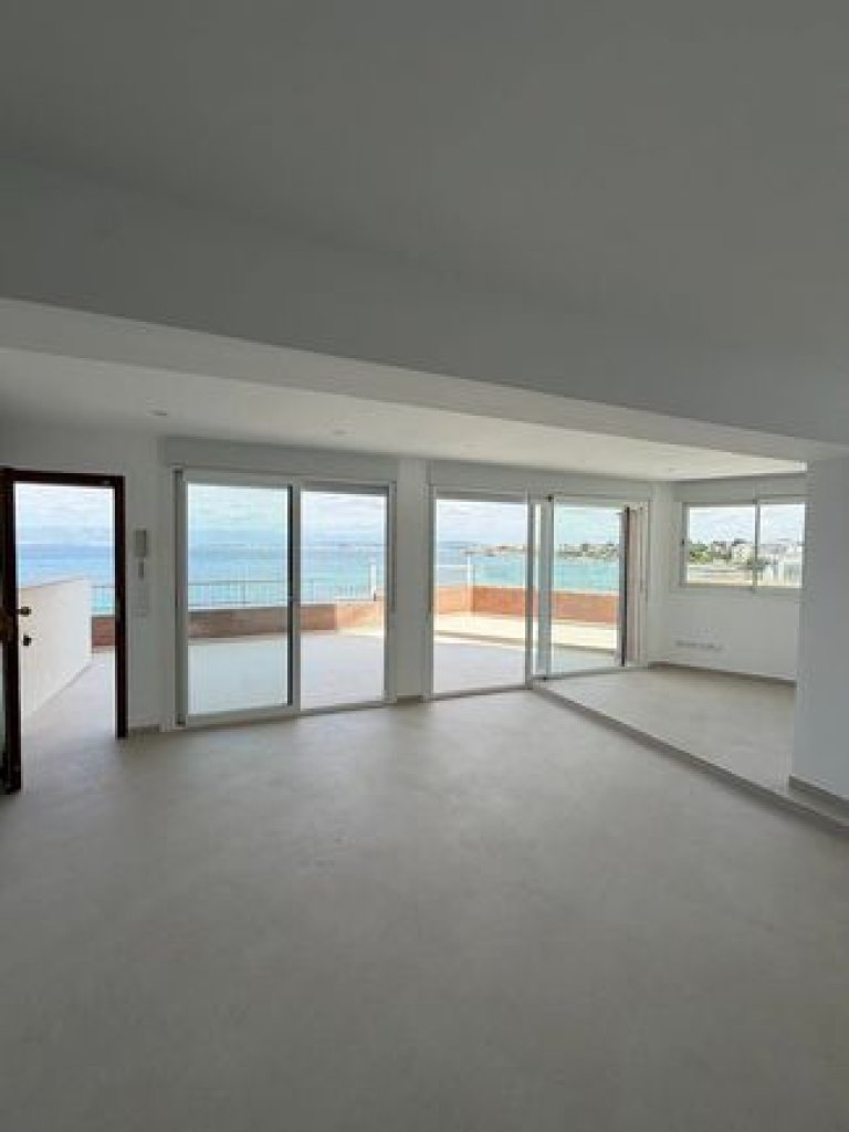 Sea-view apartment