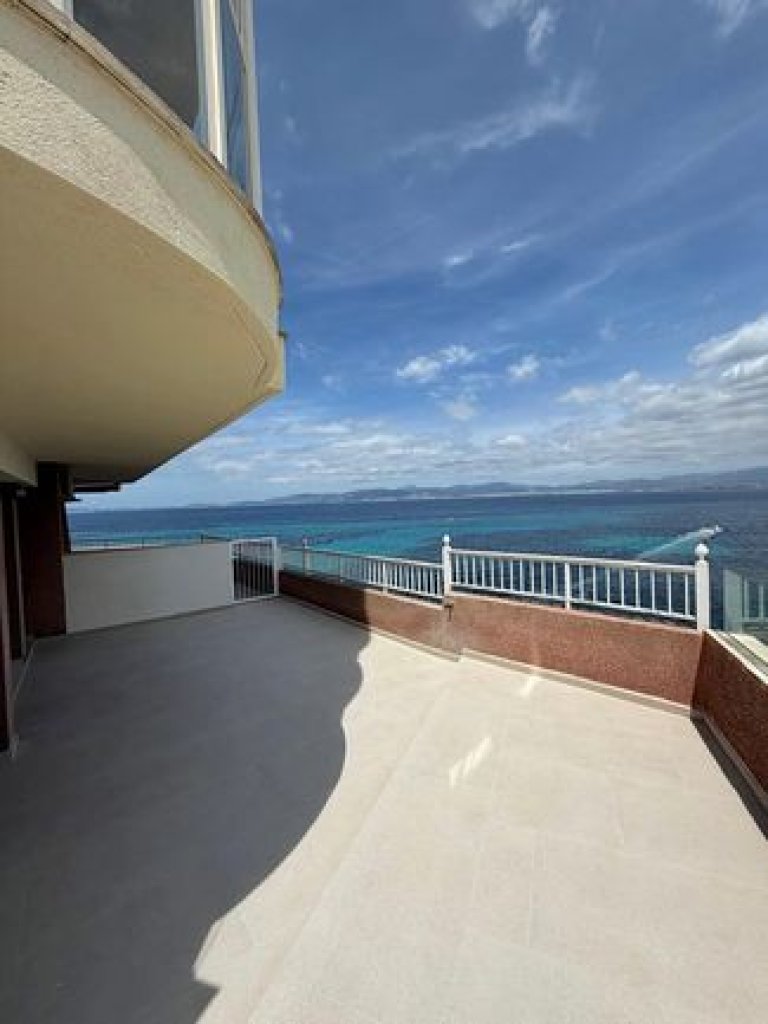 Sea-view apartment