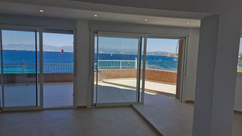 Sea-view apartment