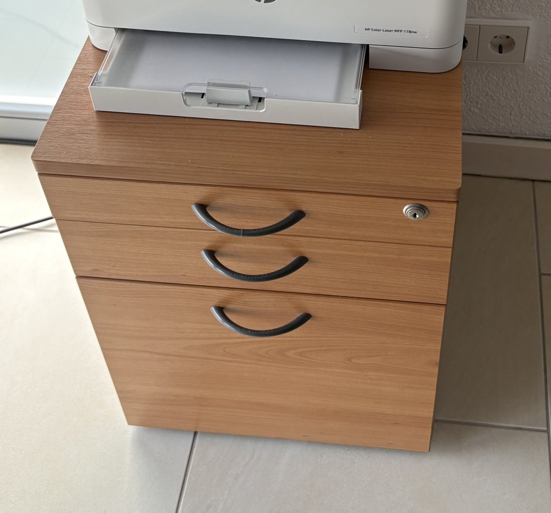 Mehrere Möbel, Bett,Couch,Kommode,Schrank,Pergola,Whirlpool,Grill,usw.