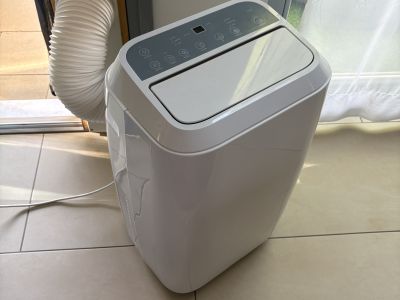 Mehrere Möbel, Bett,Couch,Kommode,Schrank,Pergola,Whirlpool,Grill,usw.