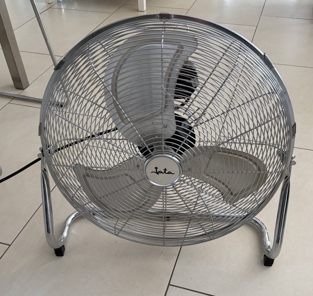 Mehrere Möbel, Bett,Couch,Kommode,Schrank,Pergola,Whirlpool,Grill,usw.