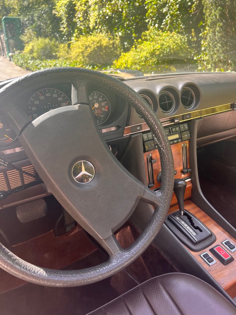 Mercedes 107 Bj. 80, 160.000 km, Automatik, Klima, Leder, mit Wertgutachten 2, nur zwei Vorbesitzer