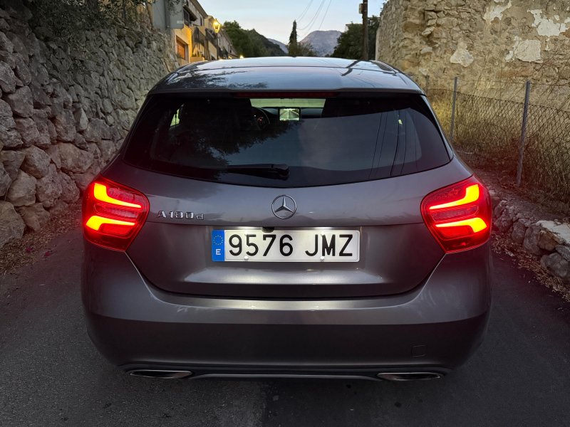 Mercedes-Benz Klasse A 180 d Urban 2016