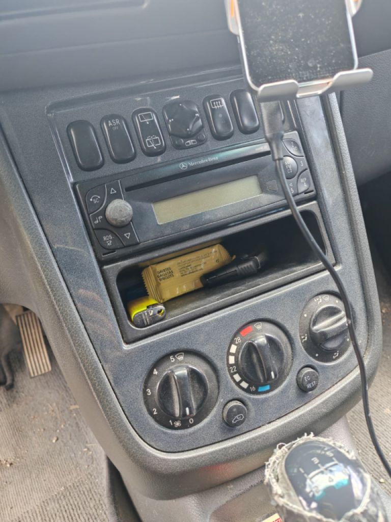 Mercedes Benz Vaneo Diesel, 08/2004, 91 hp, TÜV valid until 09.12.26, blue, tow hitch & car trailer