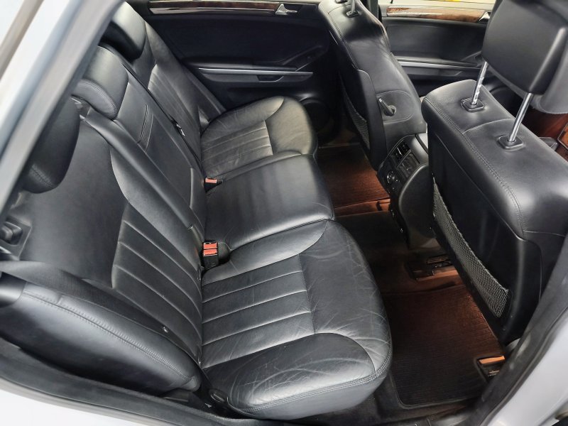Mercedes ML 350 4x4 Automatik Benziner mit 272 PS