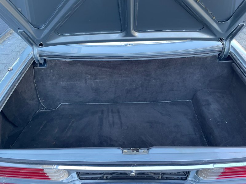 Mercedes SL500 R107 zum Fertigstellen