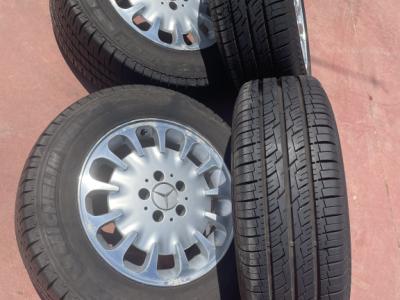 Mercedes Vito R16X7 ET42 Felgensatz. Verankerung 5X112 Praktisch neue Reifen Größe 215