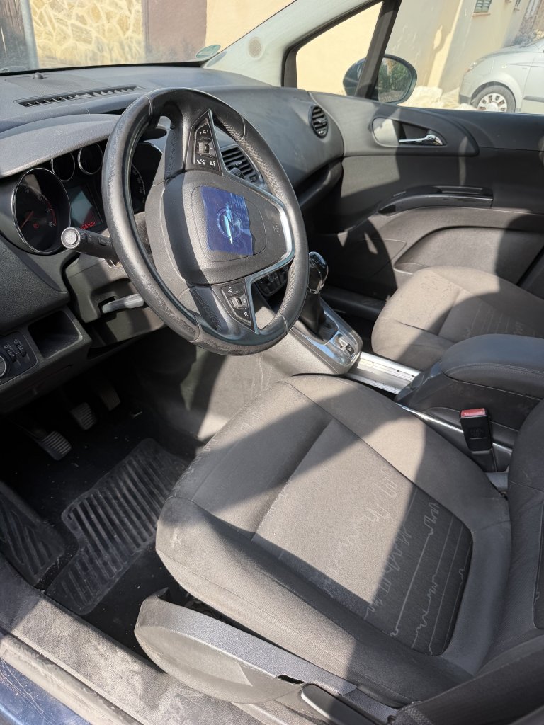Meriva B, año 2011, 156.000 km, ITV hasta 10/26, avería de motor