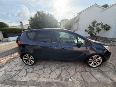 Meriva B, año 2011, 156.000 km, ITV hasta 10/26, avería de motor