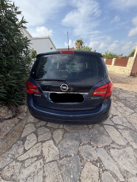 Meriva B, año 2011, 156.000 km, ITV hasta 10/26, avería de motor