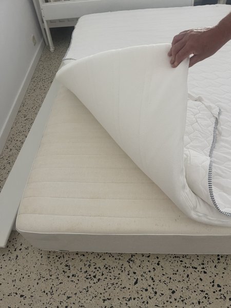 Metallbett 1,40 IKEA inkl Lattenrost, Matratze, Topper, Matratzenschoner