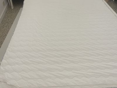 Metallbett 1,40 IKEA inkl Lattenrost, Matratze, Topper, Matratzenschoner
