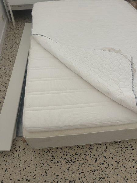 Metallbett inklLattenrost, Matratze, Auflage, Matratzenschoner