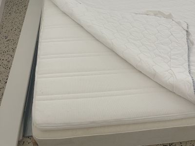 Metallbett inklLattenrost, Matratze, Auflage, Matratzenschoner