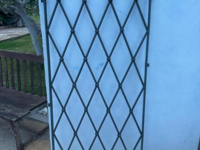 Metallgitter für Fenster und Türen
