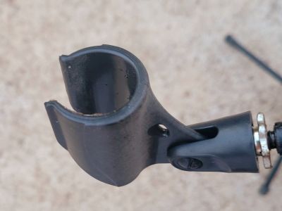 Microphone stand, sturdy and in good condition
