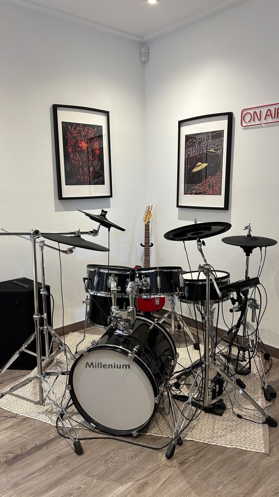 Millenium MPS-750X Pro E-Drum Set + umfangreiches Zubehör