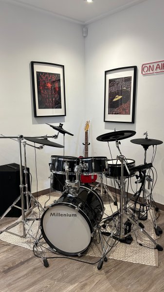 Millenium MPS-750X Pro E-Drum Set + umfangreiches Zubehör