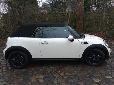 Mini 1.2016 Cabrio Cooper 25.000 km unfallfrei 1 Hand spanische Zulassung weiß