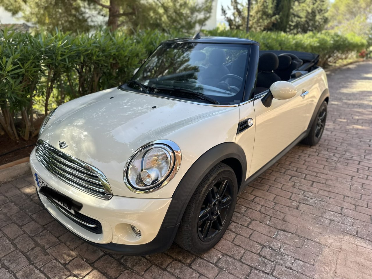 Mini 1.2016 Cabrio Cooper 25.000 km unfallfrei 1 Hand spanische Zulassung weiß
