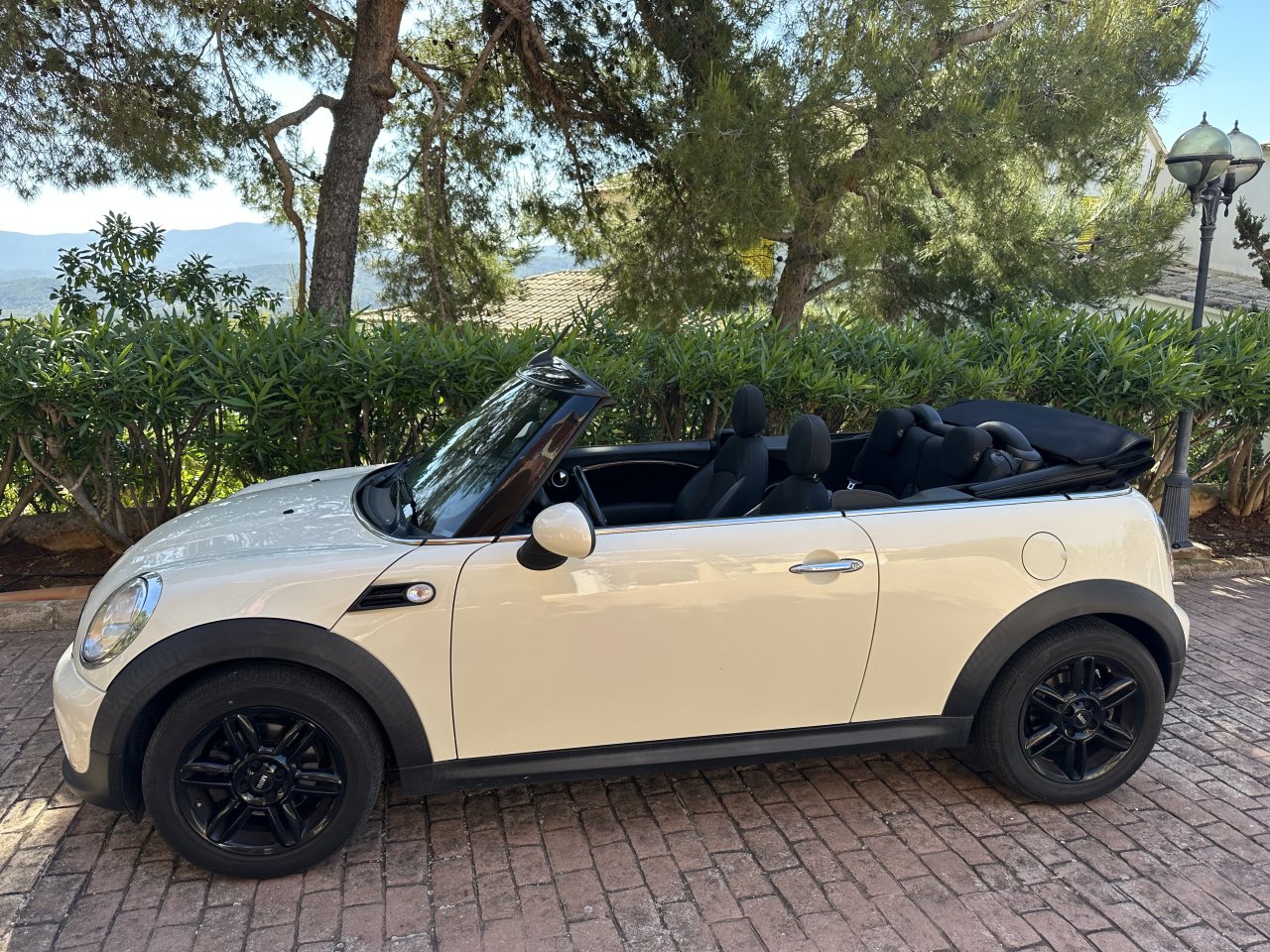 Mini 1.2016 Cabrio Cooper 25.000 km unfallfrei 1 Hand spanische Zulassung weiß