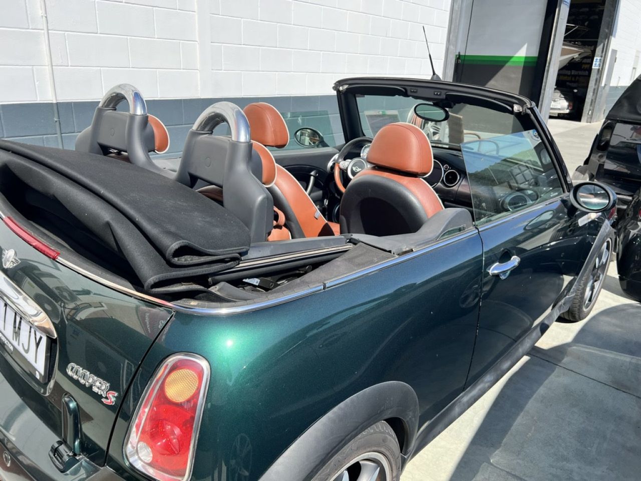 MINI COOPER S CABRIO -Edición-Navegador-A/C-Cuero-175CV-