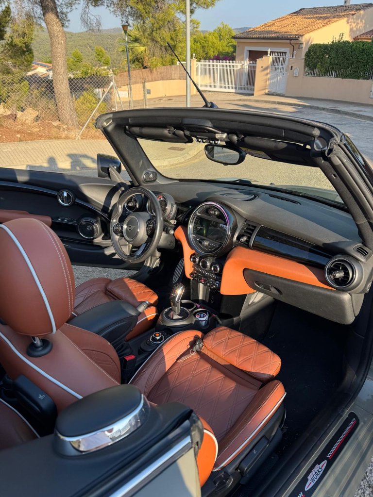 MINI JOHN COOPER WORKS CONVERTIBLE - 35,000 km - Fully equipped