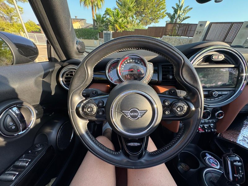 MINI JOHN COOPER WORKS CONVERTIBLE - 35,000 km - Fully equipped