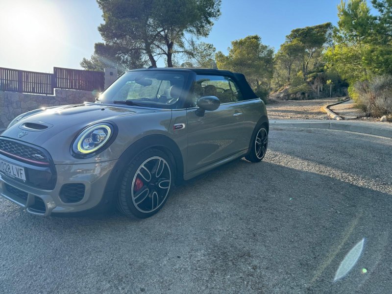 MINI JOHN COOPER WORKS CONVERTIBLE - 35,000 km - Fully equipped