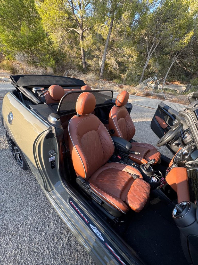 MINI JOHN COOPER WORKS CONVERTIBLE - 35,000 km - Fully equipped