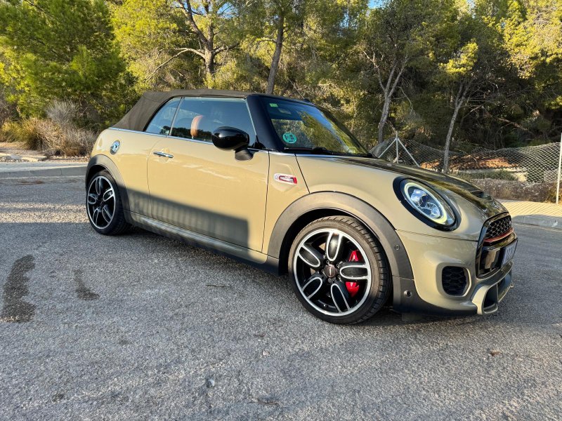 MINI JOHN COOPER WORKS CONVERTIBLE - 35,000 km - Fully equipped