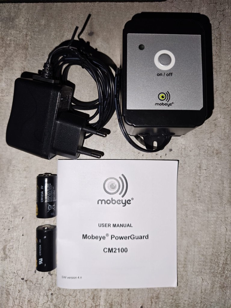 Mobeye PowerGuard CM2100, ein GSM-Stromausfallmelder mit Netzteil, Handbuch und zwei CR123A-Batterie