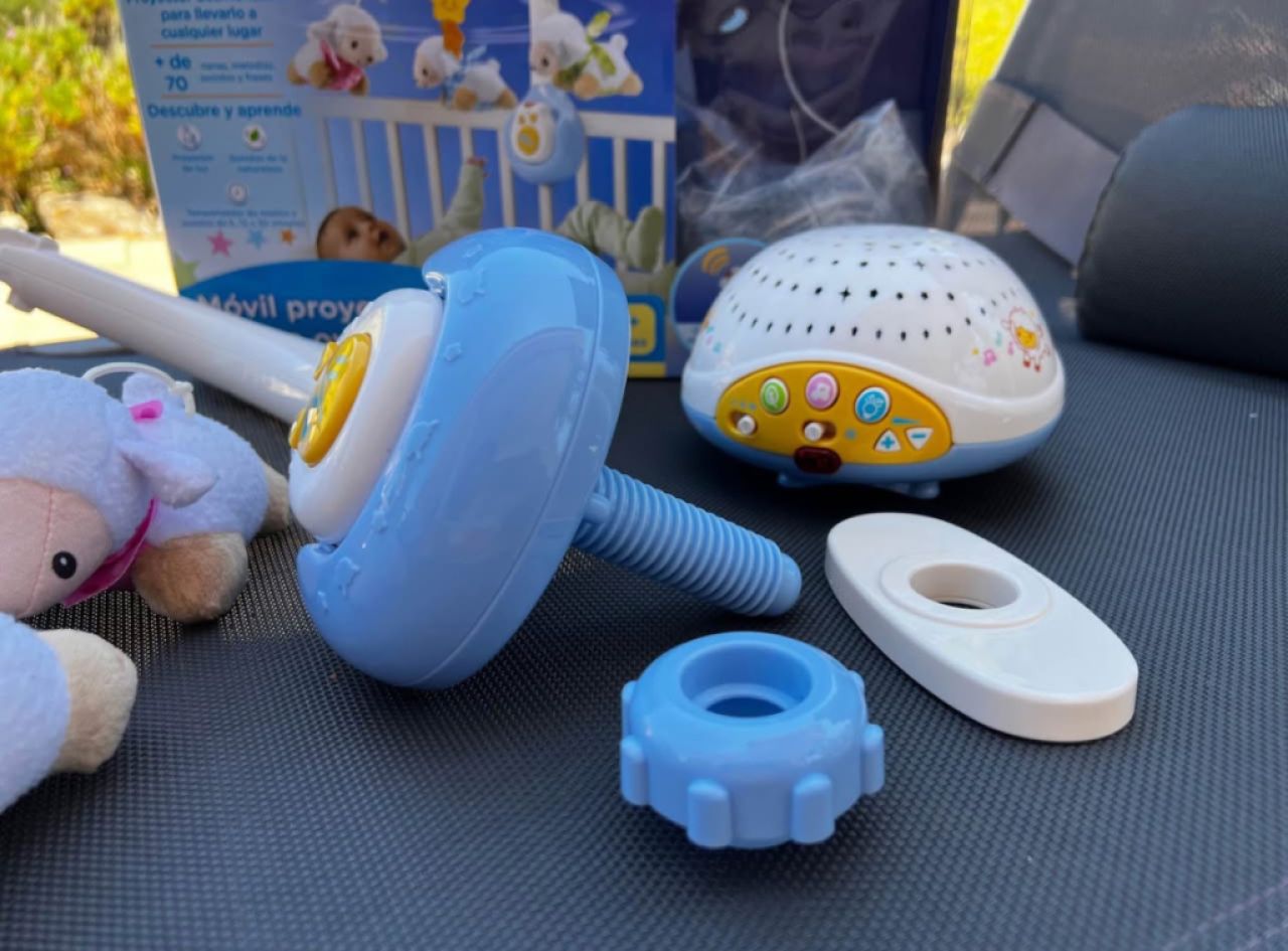 Mobile for baby to fall asleep with light and music VTech