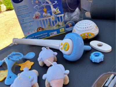 Mobile for baby to fall asleep with light and music VTech